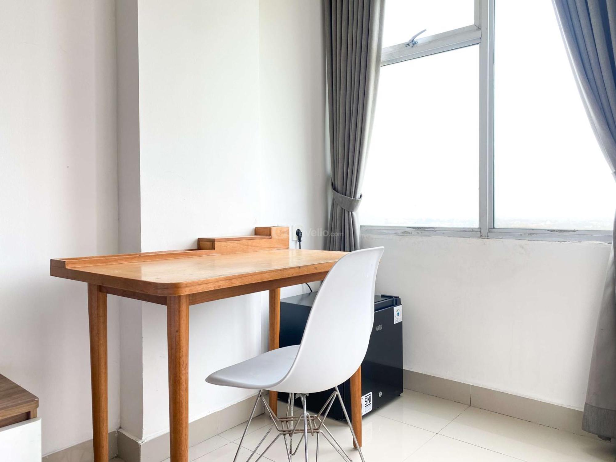 Warm And Comfy At Enviro By Travelio Apartemen *