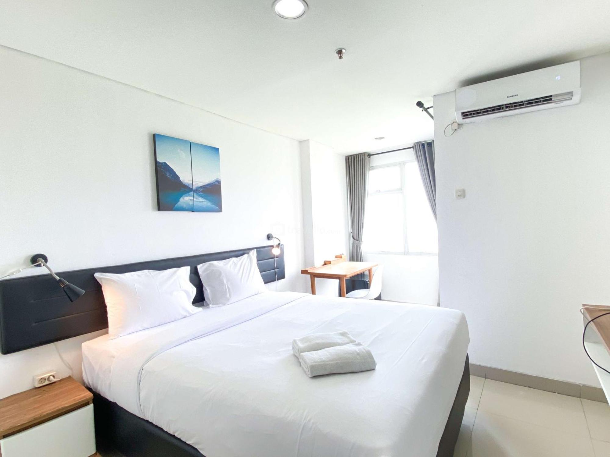 Warm And Comfy At Enviro By Travelio * Cikarang